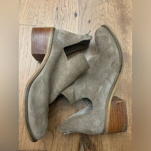 Tan Steve Madden booties